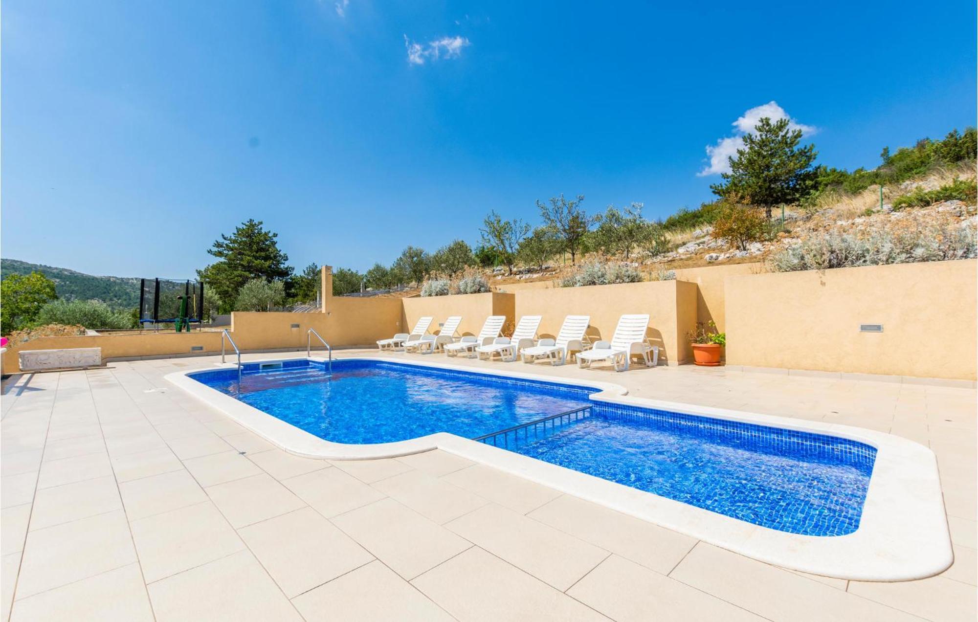 Cozy Home In Neoric With Outdoor Swimming Pool Exterior foto