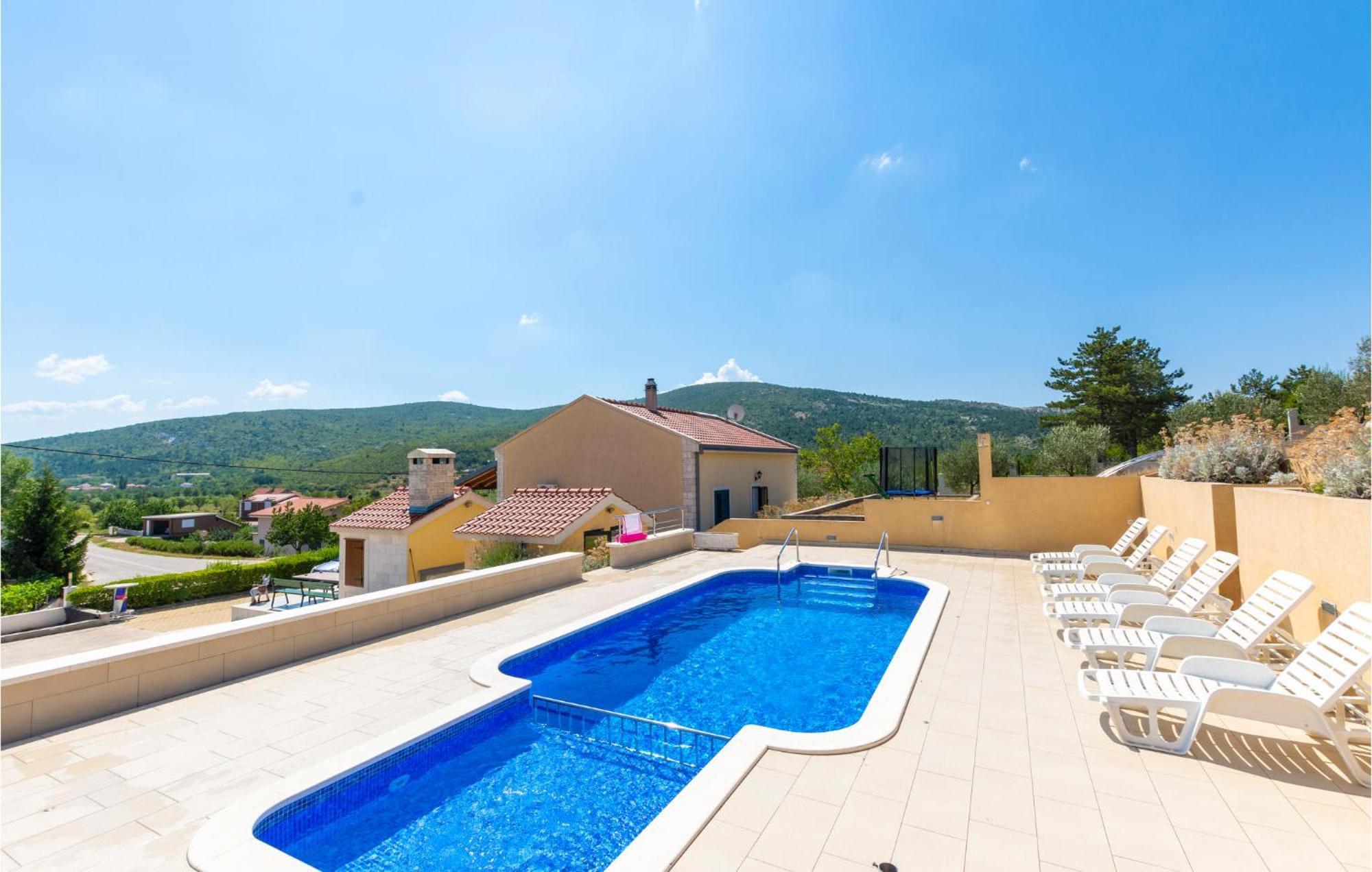 Cozy Home In Neoric With Outdoor Swimming Pool Exterior foto